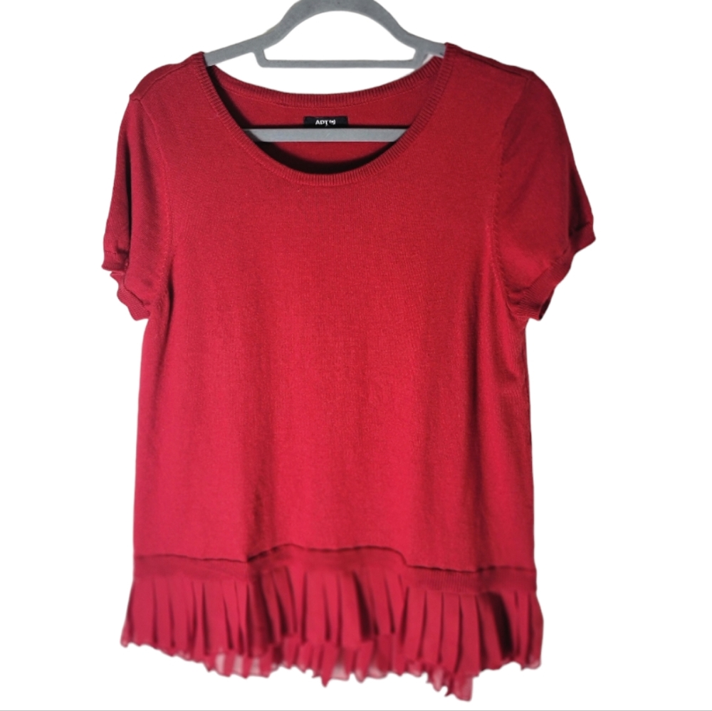 Apt.9 scoop neck short sleeve knitted top size large with pleated shirt tail hem